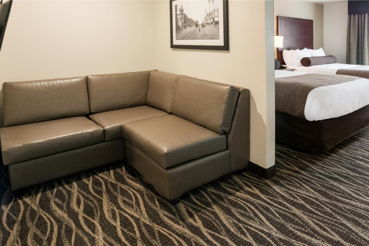 Cobblestone Hotel & Suites Appleton International Airport Neenah Bagian luar foto