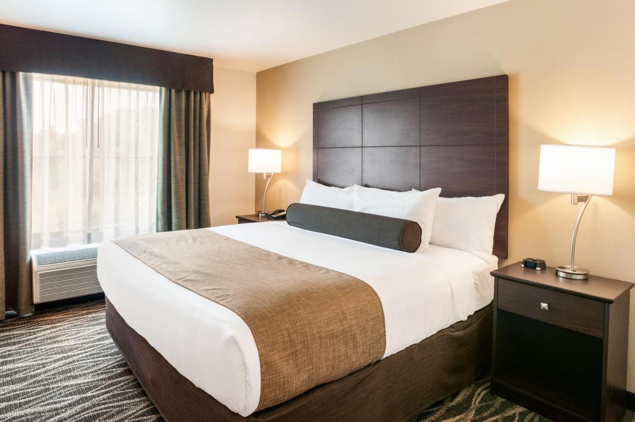 Cobblestone Hotel & Suites Appleton International Airport Neenah Bagian luar foto