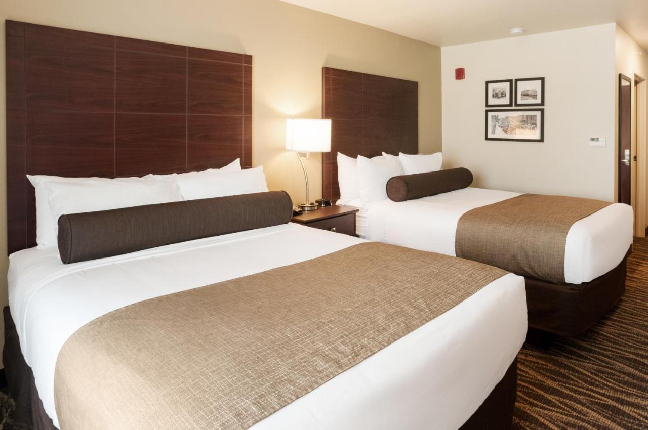 Cobblestone Hotel & Suites Appleton International Airport Neenah Bagian luar foto