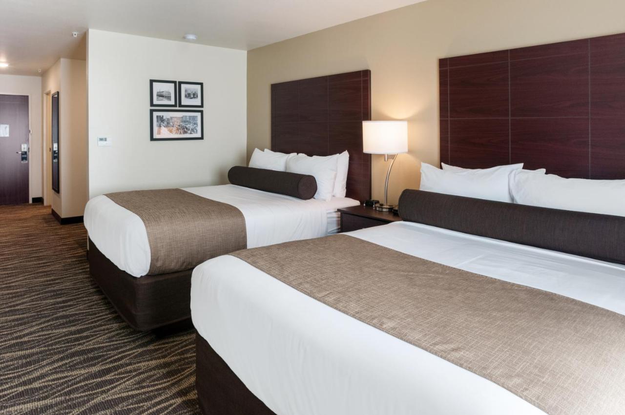 Cobblestone Hotel & Suites Appleton International Airport Neenah Bagian luar foto