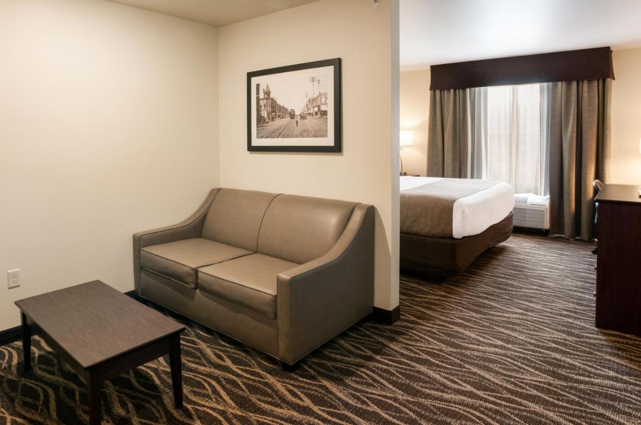 Cobblestone Hotel & Suites Appleton International Airport Neenah Bagian luar foto