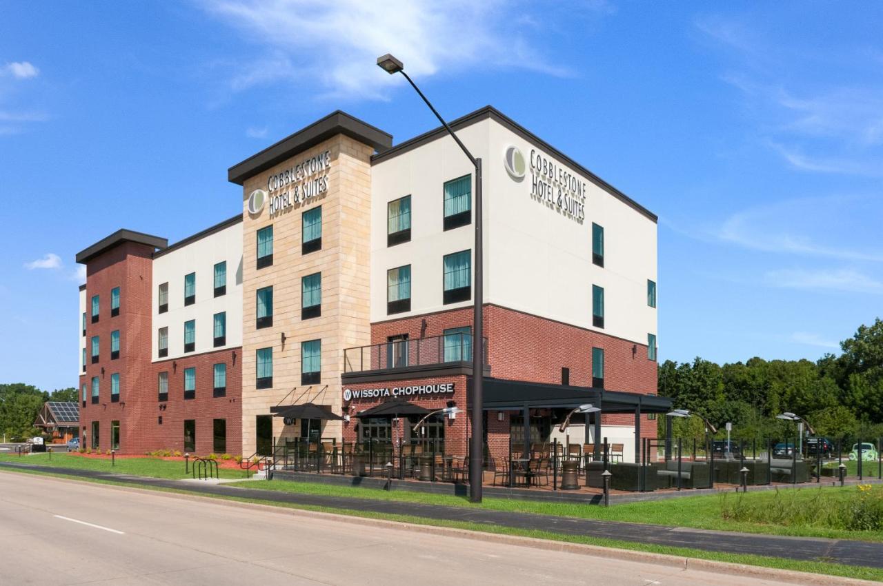 Cobblestone Hotel & Suites Appleton International Airport Neenah Bagian luar foto