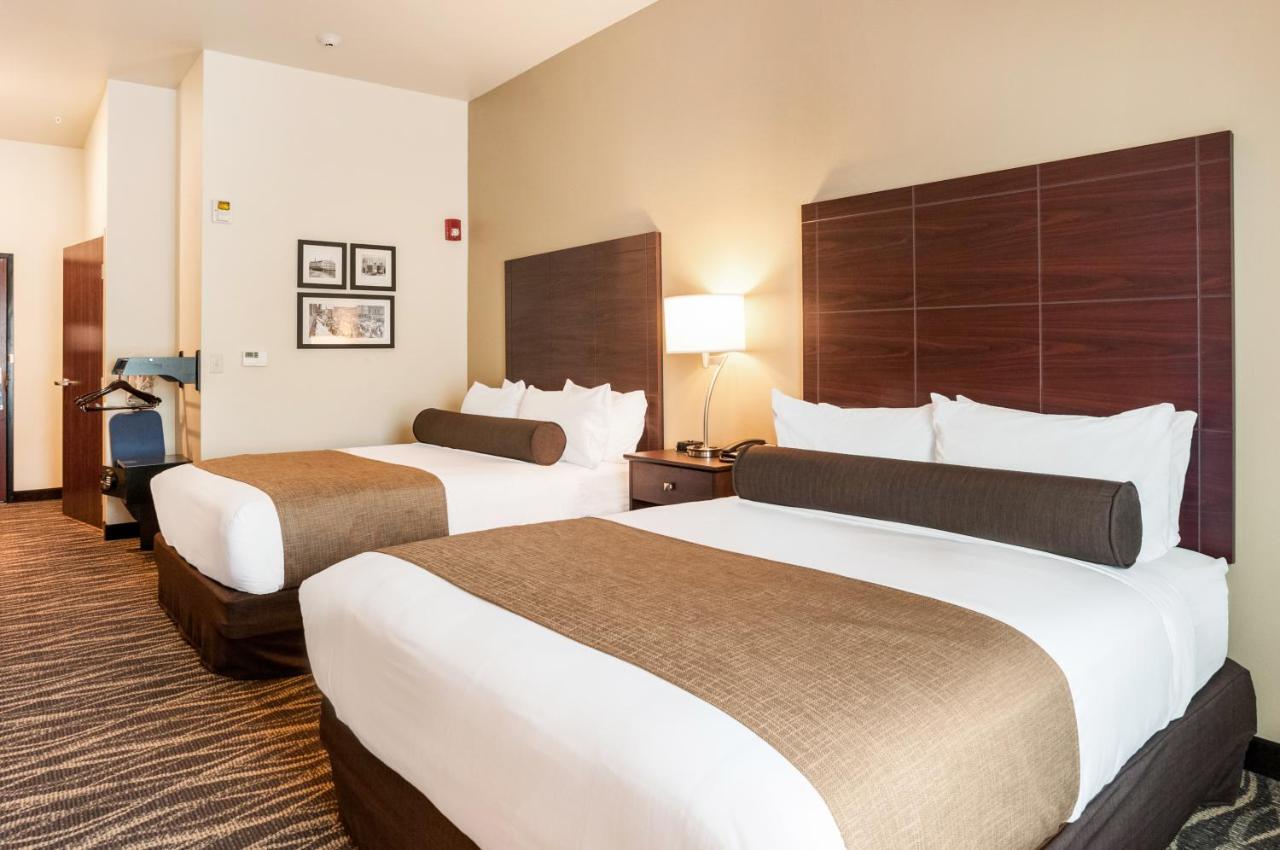 Cobblestone Hotel & Suites Appleton International Airport Neenah Bagian luar foto